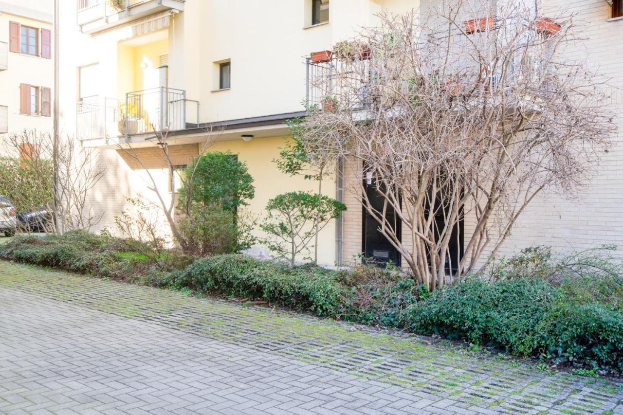 Parma Fiere Studio Con Parcheggio E Balcone Apartment Luaran gambar