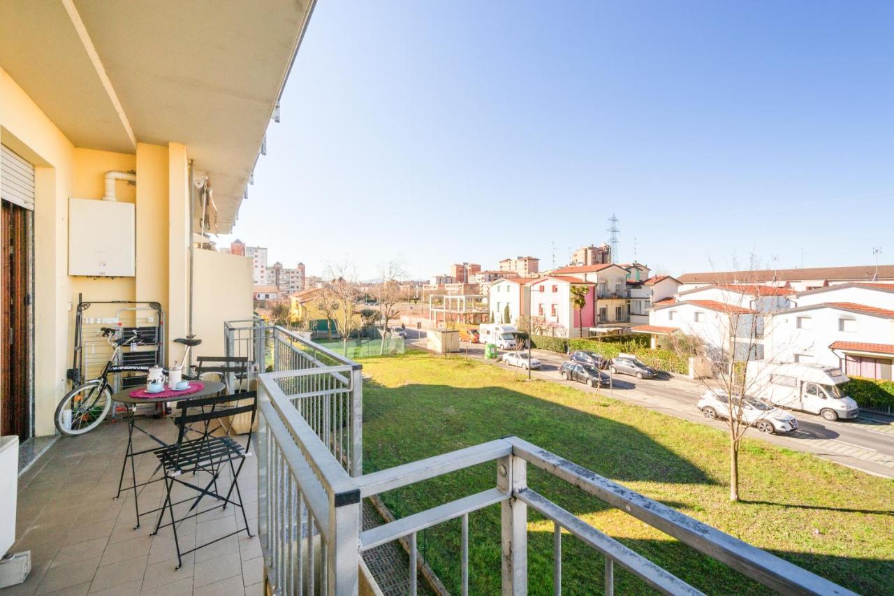 Parma Fiere Studio Con Parcheggio E Balcone Apartment Luaran gambar